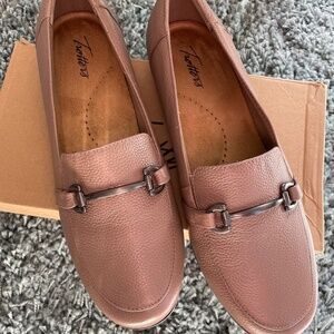 Trotters “ Donelle” taupe leather slip ons, sz. 11M